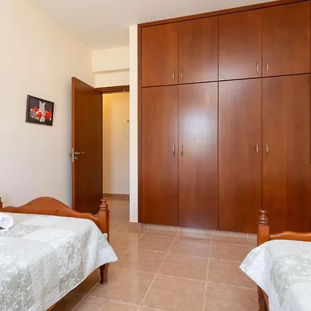 Achilles Beach * Polis
