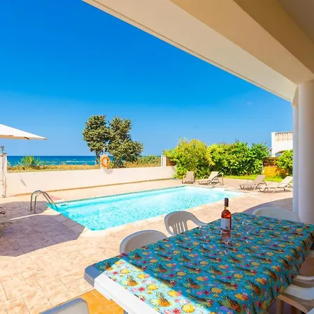 Achilles Beach * Polis